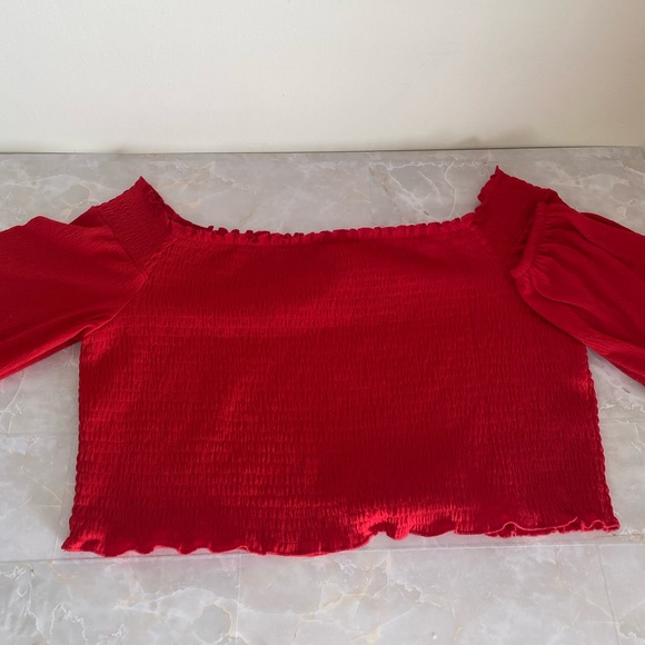 H&M Super cute Red tops 💕size XL
Long sleeve - Picture 2 of 8